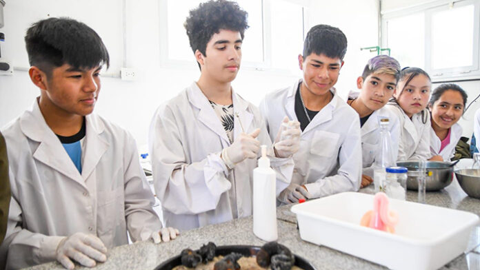 230363-la-escuela-de-pesca-abre-sus-puertas-a-la-comunidad