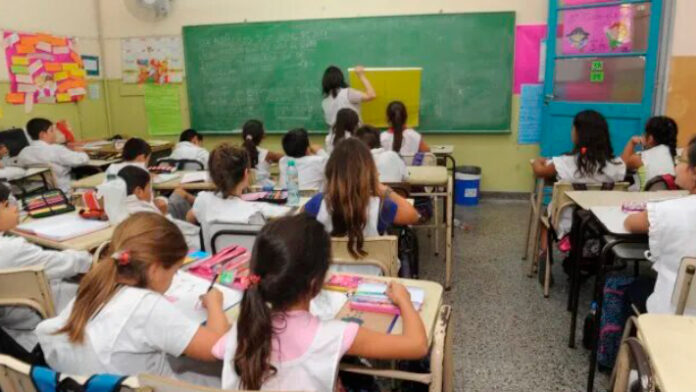 231503-el-gobierno-fijo-el-nuevo-salario-minimo-docente