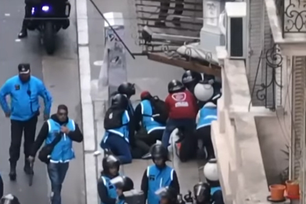 1870018-la-policia-detuvo-a-2-personas-en-la-marcha-de-jubilados-en-plaza-congreso