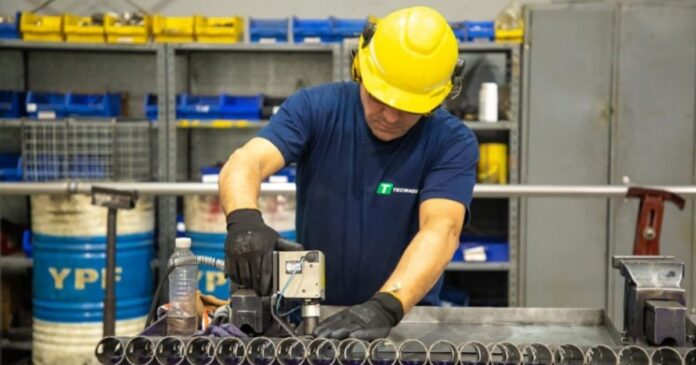 2032804-advertencia-de-industriales-si-no-mejora-el-consumo-2026-arrancara-con-ola-de-despidos