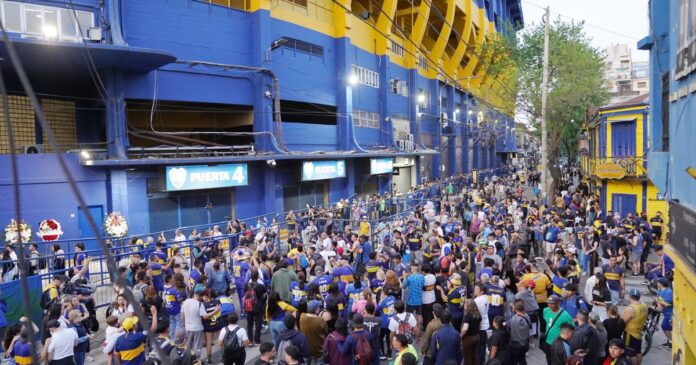 2206707-conmovedor-adios-a-russo-asi-fue-la-historica-despedida-que-unio-a-todo-el-mundo-del-futbol