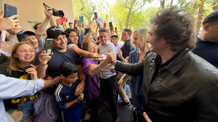 2221963-javier-milei-recorrio-corrientes