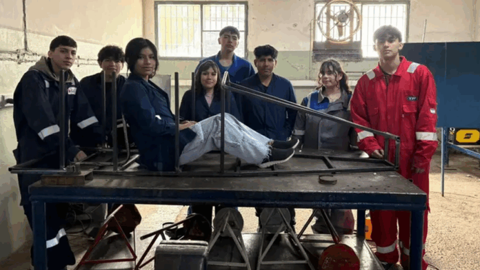 2222605-en-la-escuela-749-disenaron-un-auto-electrico