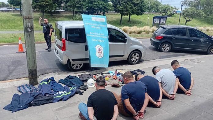 2551285-san-isidro-se-hacian-pasar-por-operarios-y-sospechan-que-planificaban-robos-de-casas