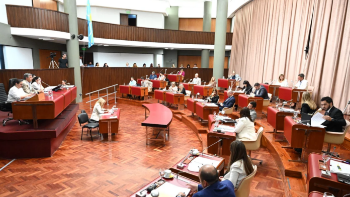 2601377-la-legislatura-aprobo-el-presupuesto-y-los-retiros-voluntarios