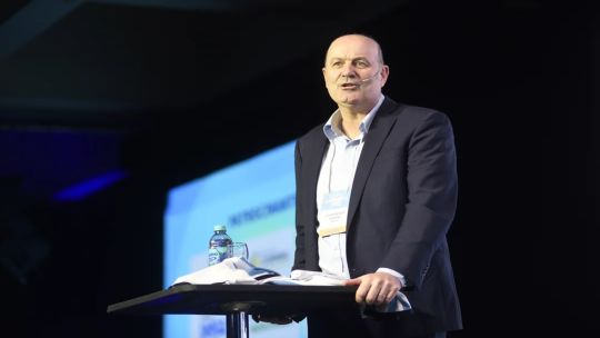 2664281-federico-sturzenegger-exalto-a-los-argentinos-que-vacacionan-en-el-exterior-son-los-h6955d019a6832