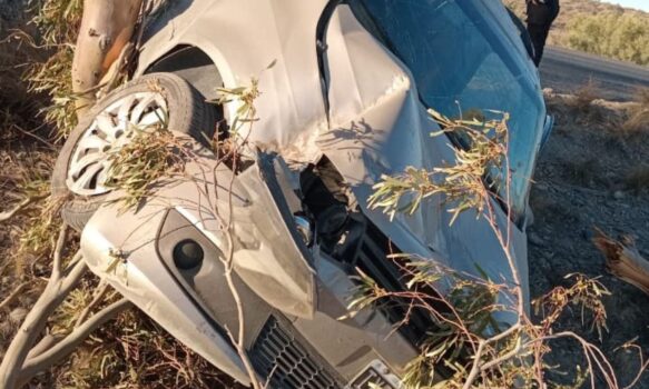 3009743-rawson-violento-vuelco-en-el-ingreso-por-ruta-25-dejo-dos-heridos